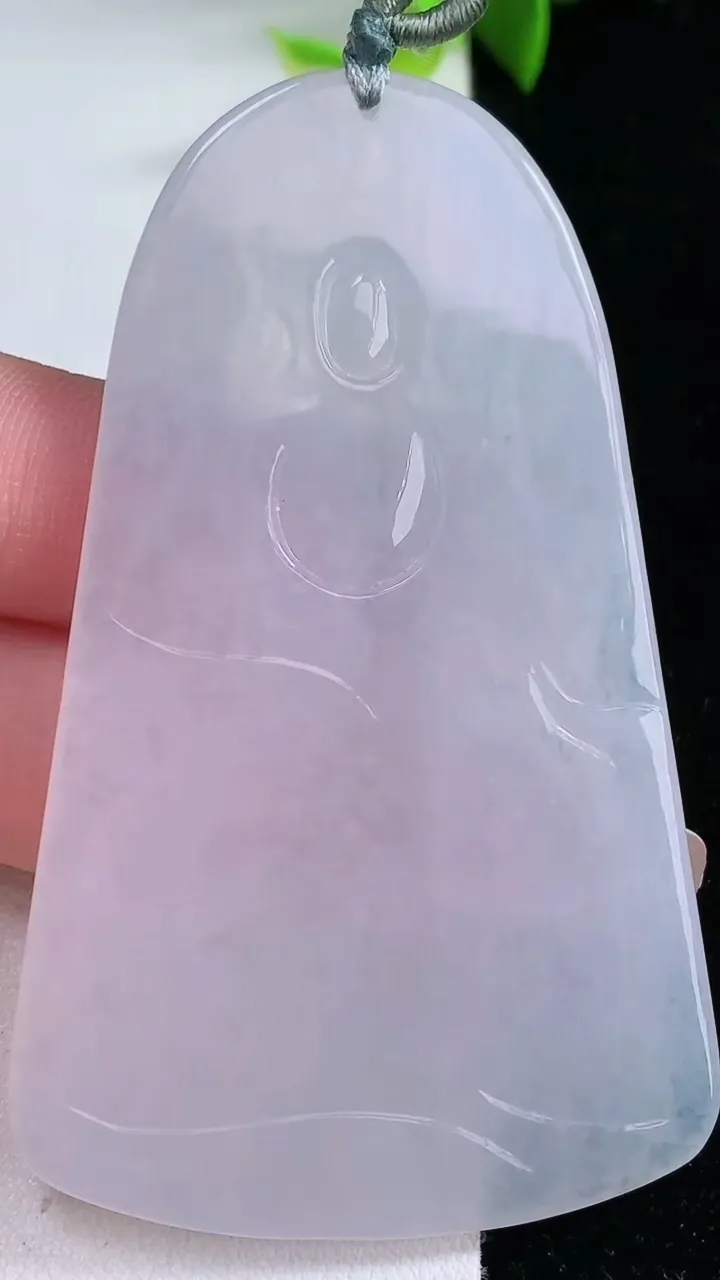 天然A货翡翠不动明王吊坠，尺寸69.8-42.2-4.7，重量:29.96g
1月30日