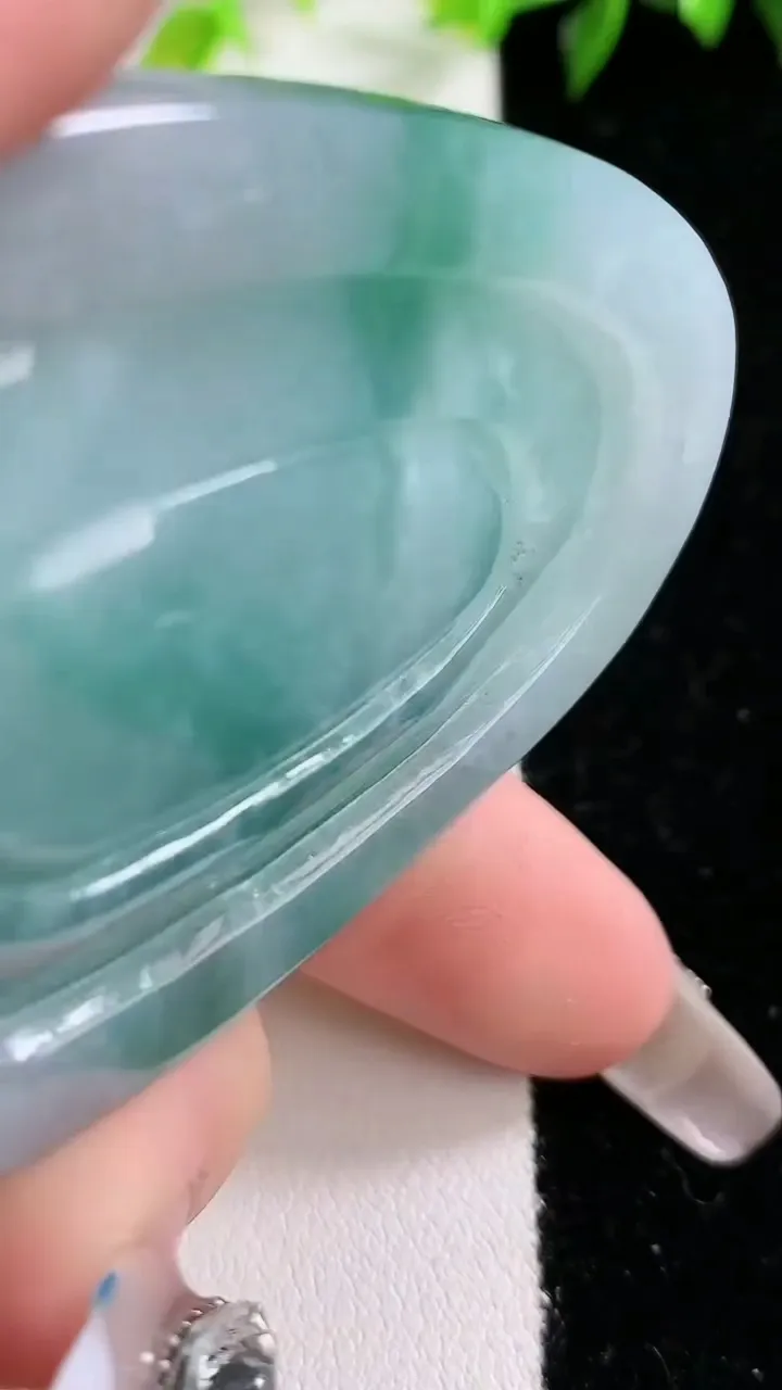 天然A货翡翠龙牌吊坠，尺寸61.6-44.4-16.1，重:65.14g
1月31日