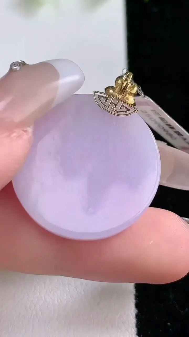 天然A货翡翠18K金紫罗兰无事牌吊坠，尺寸31.7-25.2-3.8，重:6.59g
1月31日