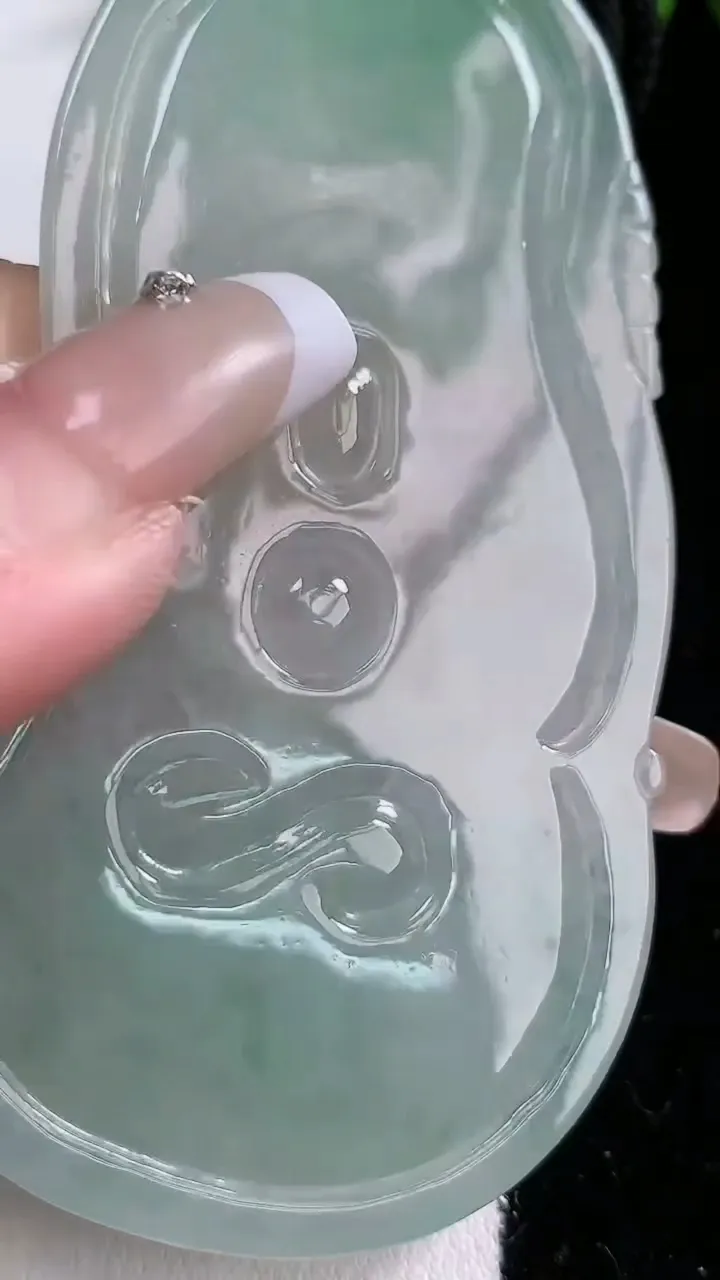 天然A货翡翠普贤菩萨吊坠，尺寸83-40.3-5.4，重:37.72g
1月31日