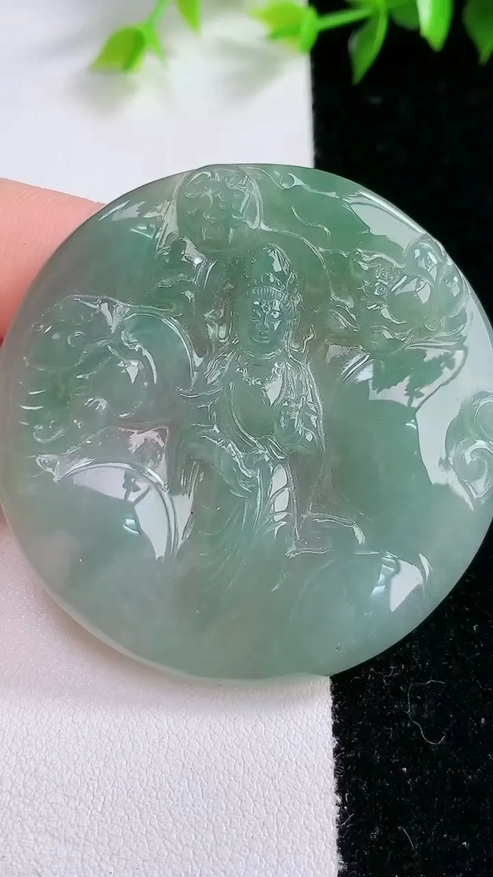 天然A货翡翠观音菩萨吊坠，尺寸51-4.9，重:25.59g
1月31日