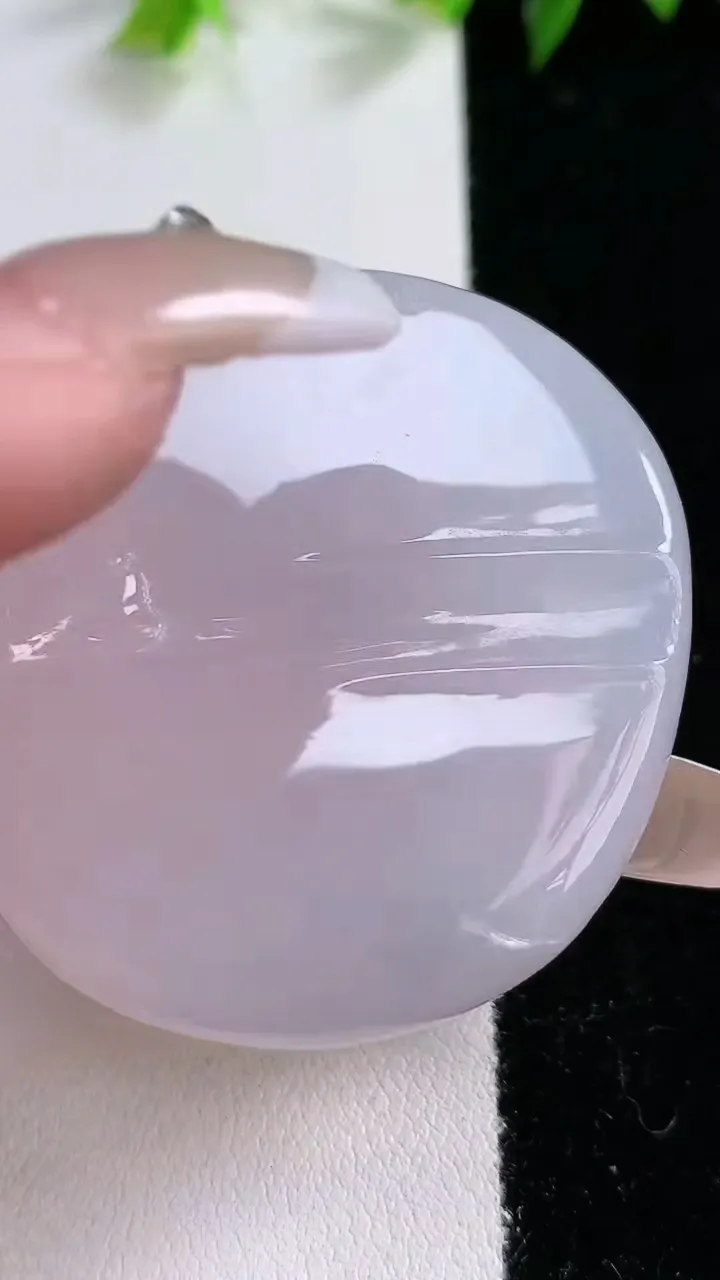 天然A货翡翠无相佛吊坠，尺寸45.5-40-6.1，重:28.55g
1月31日