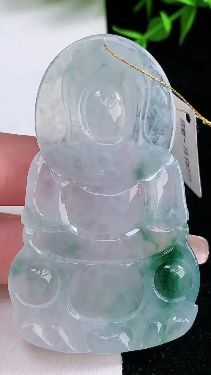 天然A货翡翠种飘花观音菩萨吊坠，尺寸67.2-41-5.3，重量:29.65g
1月31日