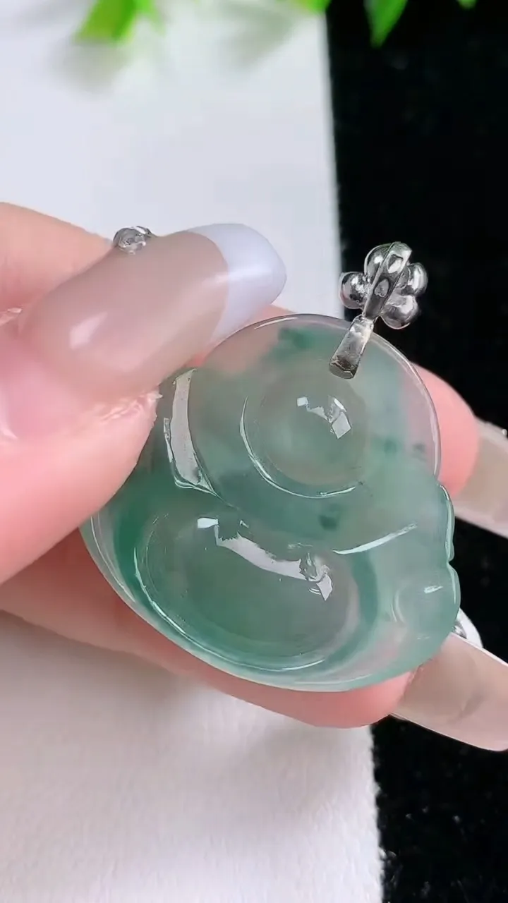 天然A货翡翠佛公吊坠，尺寸26.5-29.3-5.7，重量:7.10g
1月31日