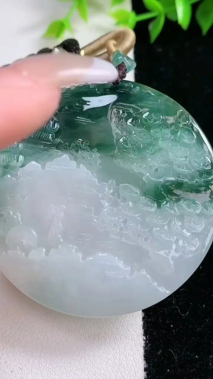 天然A货翡翠牌吊坠，尺寸54-6，重:41.40g
1月31日