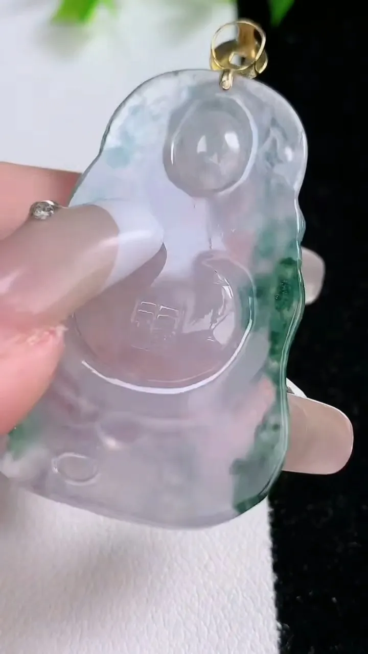 天然A货翡翠种飘花财神爷吊坠，尺寸46-29-5.8，重量:14.45g
2月1日