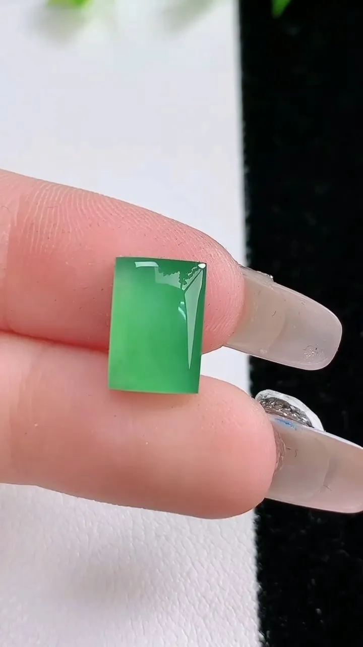 天然A货翡翠马鞍戒面，尺寸12-8.4-3，重:0.86g
1月31日