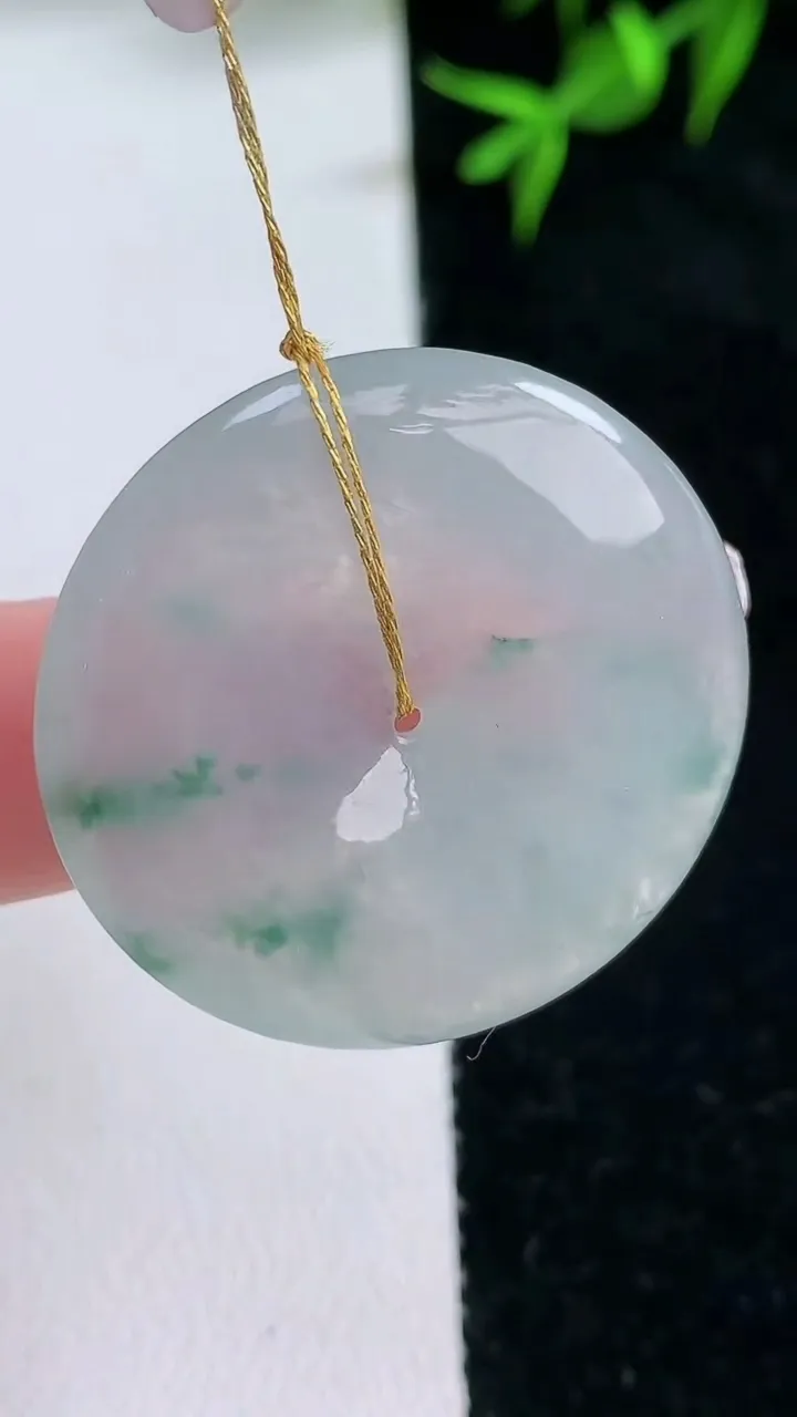 天然A货翡翠冰种飘花平安扣吊坠，尺寸31.4-5.2，重量:11.73g
1月31日