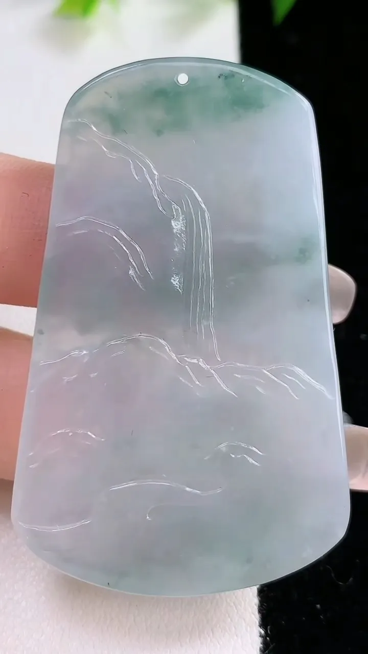 天然A货翡翠飘花梅花鹿吊坠，尺寸55-34.8-5.3，重:21.73g
1月31日