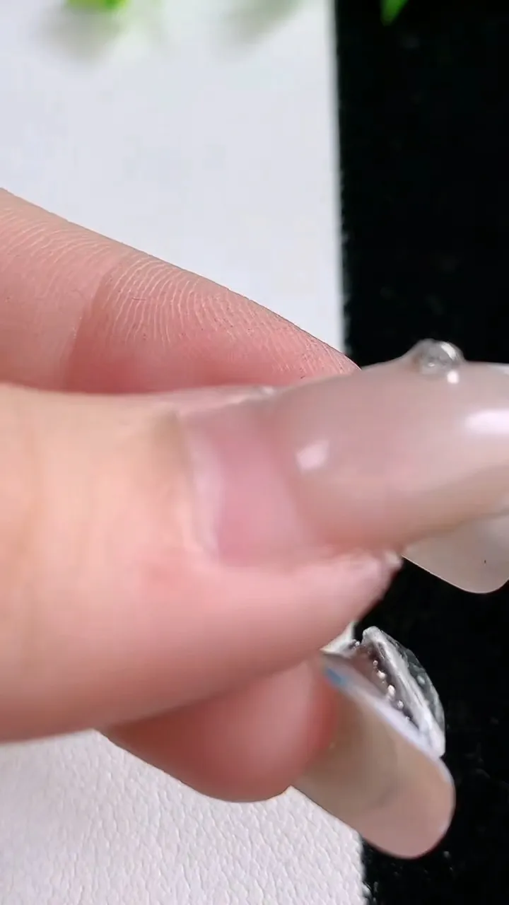 天然A货翡翠马鞍戒面，尺寸12-8.4-3，重:0.86g
1月31日