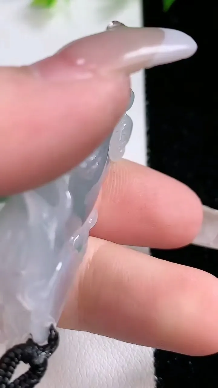 天然A货翡翠飘花貔貅吊坠，尺寸48-24.3-12，重:23.00g
1月31日