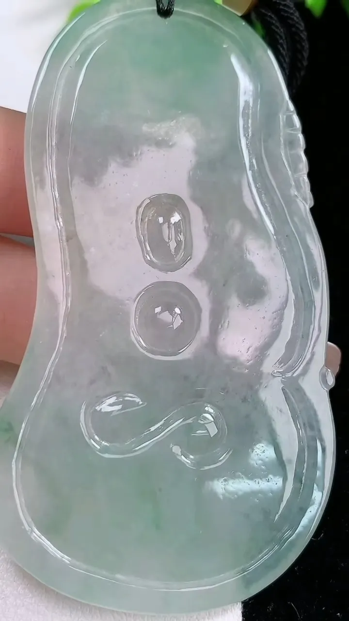 天然A货翡翠普贤菩萨吊坠，尺寸83-40.3-5.4，重:37.72g
1月31日