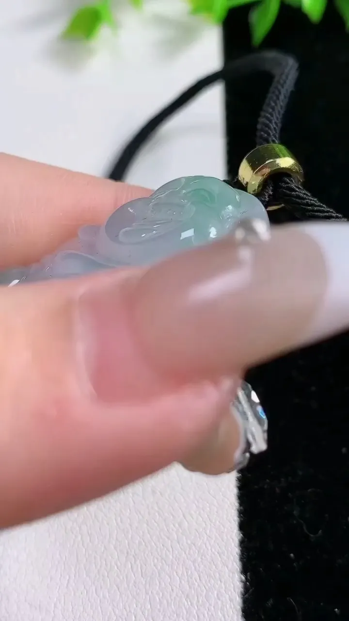 天然A货翡翠佛公吊坠，尺寸37.5-38.6-6.6，重:15.11g
1月31日