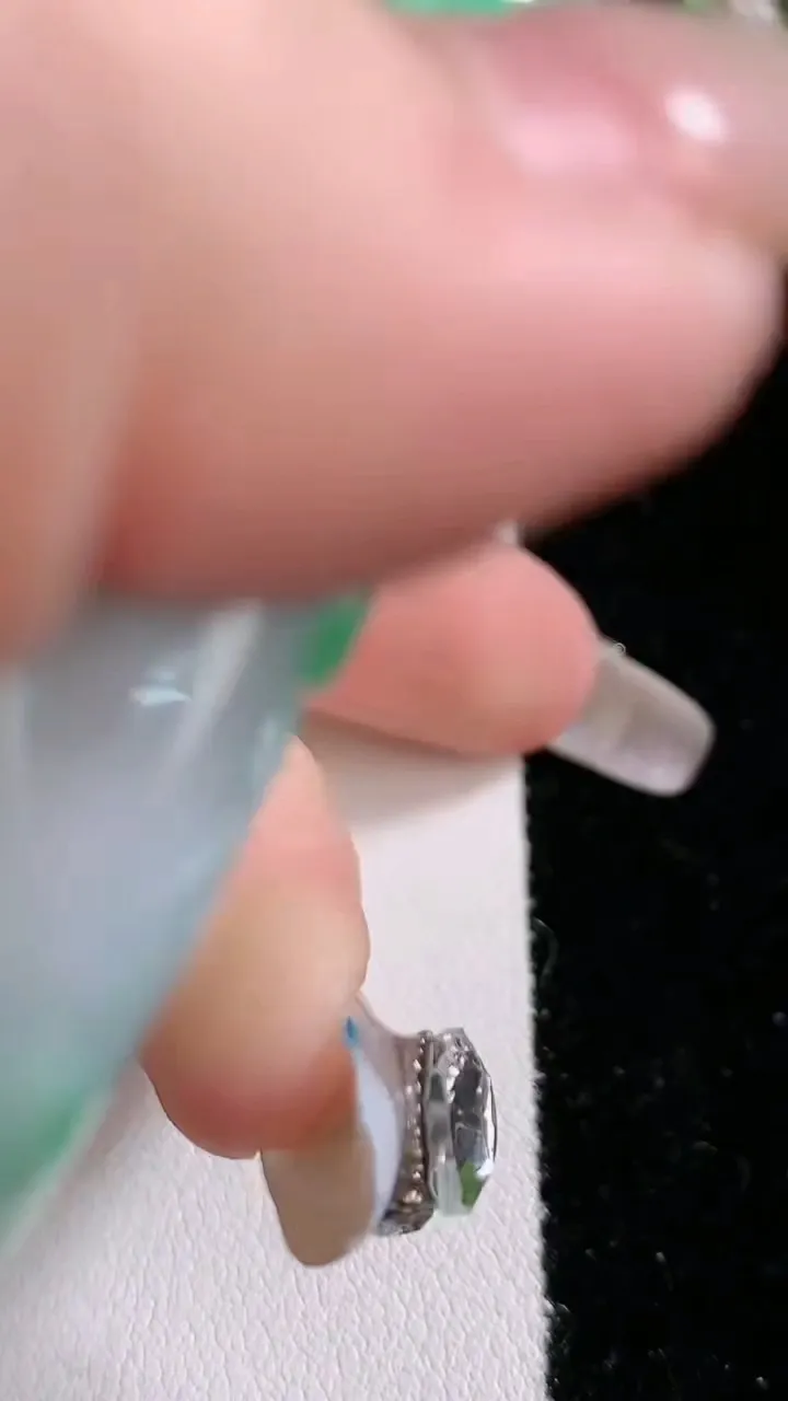 天然A货翡翠山水吊坠，尺寸 69.5-45-17，重:99.10g
1月31日