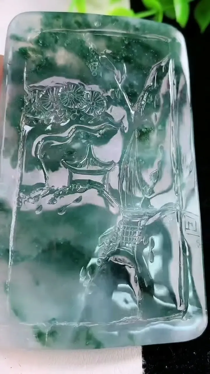 天然A货翡翠飘花山水牌吊坠，尺寸 77.8-49-7，重: 71.03g
1月31日