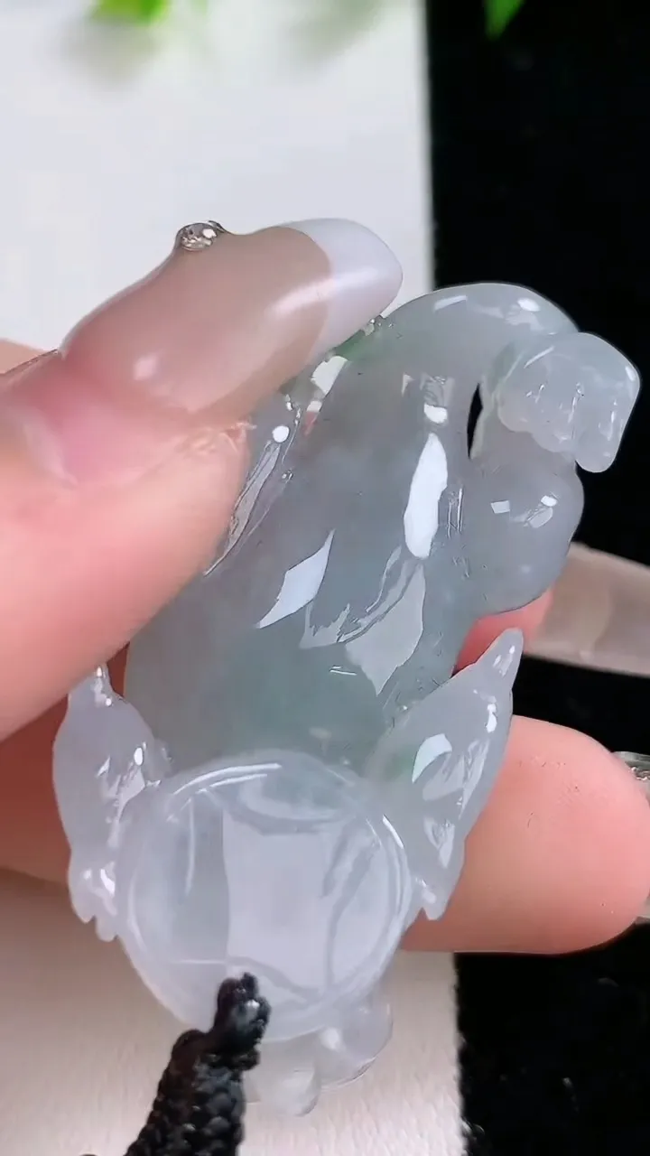 天然A货翡翠飘花貔貅吊坠，尺寸48-24.3-12，重:23.00g
1月31日