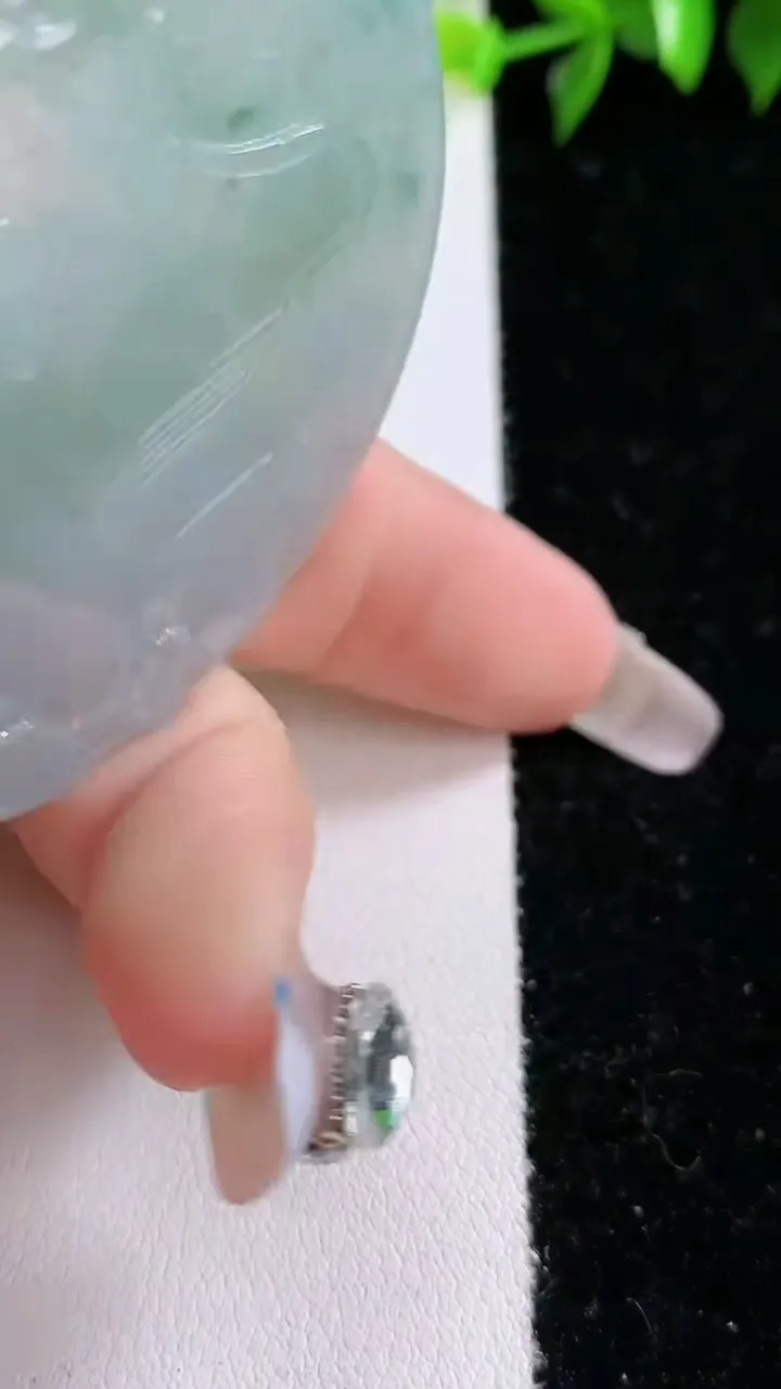 天然A货翡翠牌吊坠，尺寸56-5.5，重:34.09g
1月31日