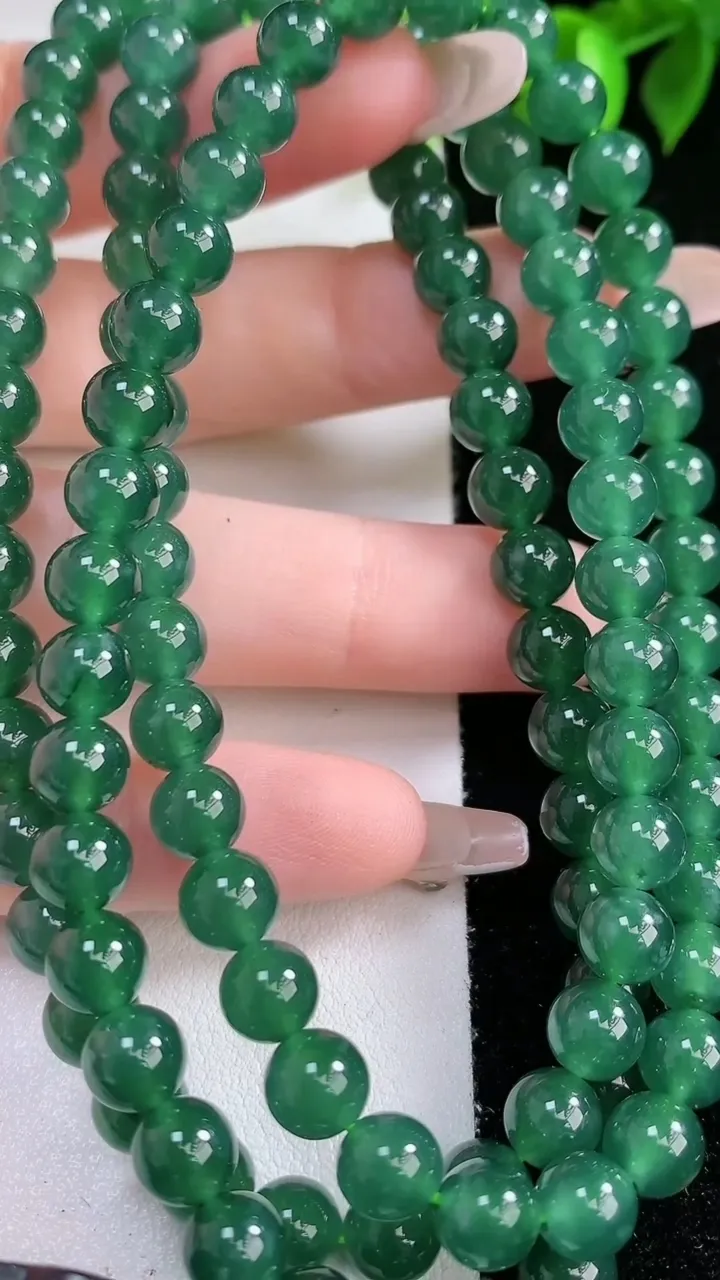 天然A货翡翠货蓝水圆珠项链，尺寸6.6-108颗，重:56.96g1月31日
工厂直销收藏佳品,种好水足，色泽均匀，有种有色，上手高大气！