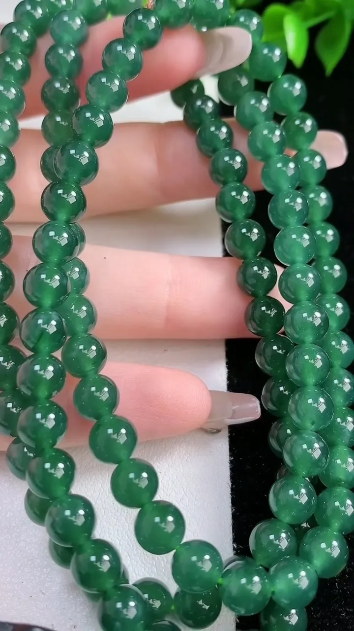 天然A货翡翠货蓝水圆珠项链，尺寸6.6-108颗，重:56.96g1月31日
工厂直销收藏佳品,种好水足，色泽均匀，有种有色，上手高大气！