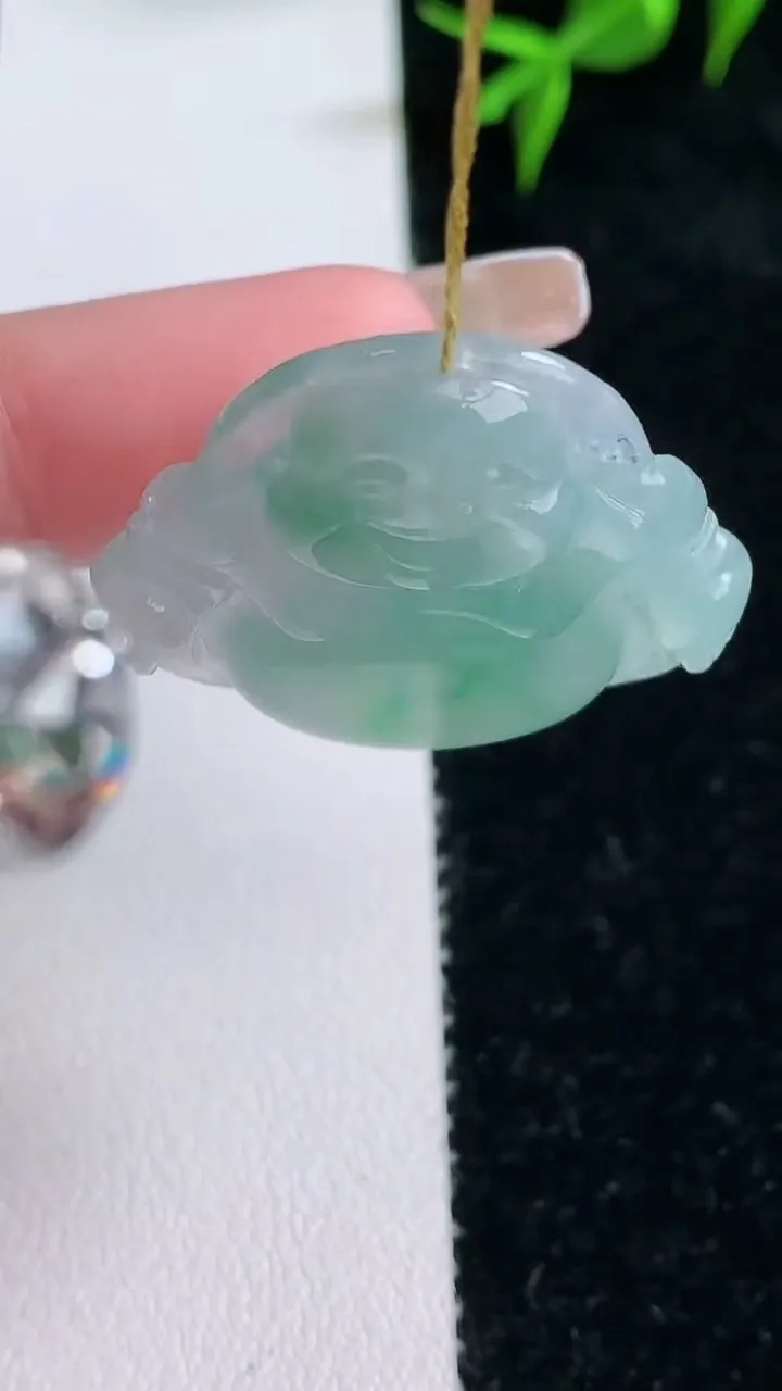 天然A货翡翠佛公吊坠，尺寸27.5-30.5-5.3，重量:7.18g
1月31日