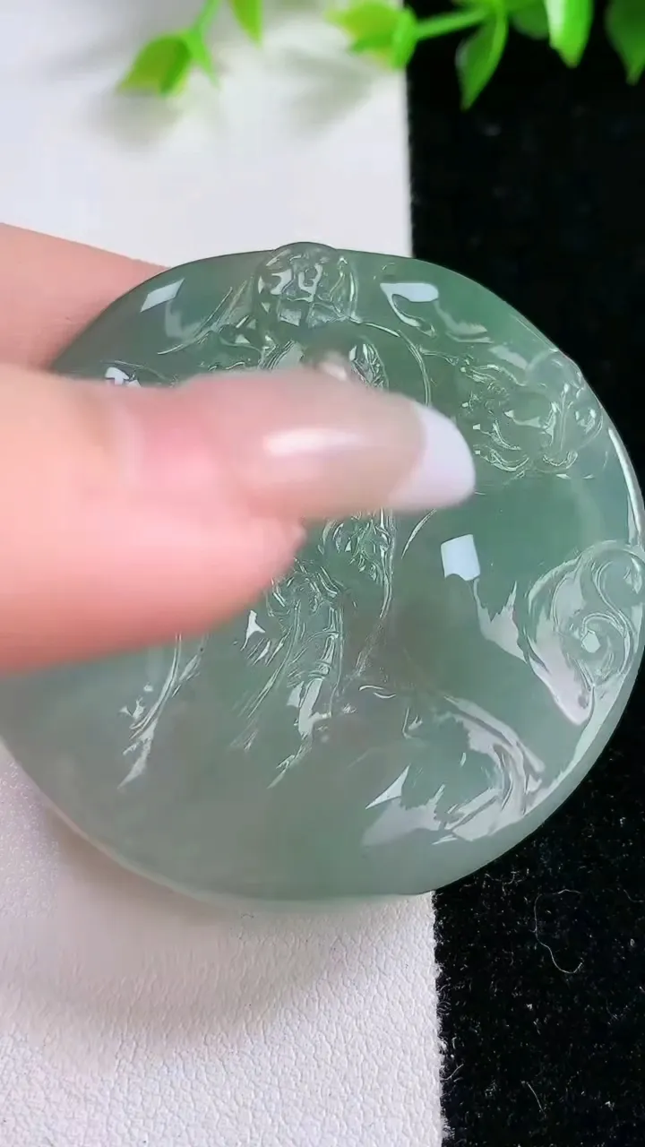 天然A货翡翠观音菩萨吊坠，尺寸51-4.9，重:25.59g
1月31日