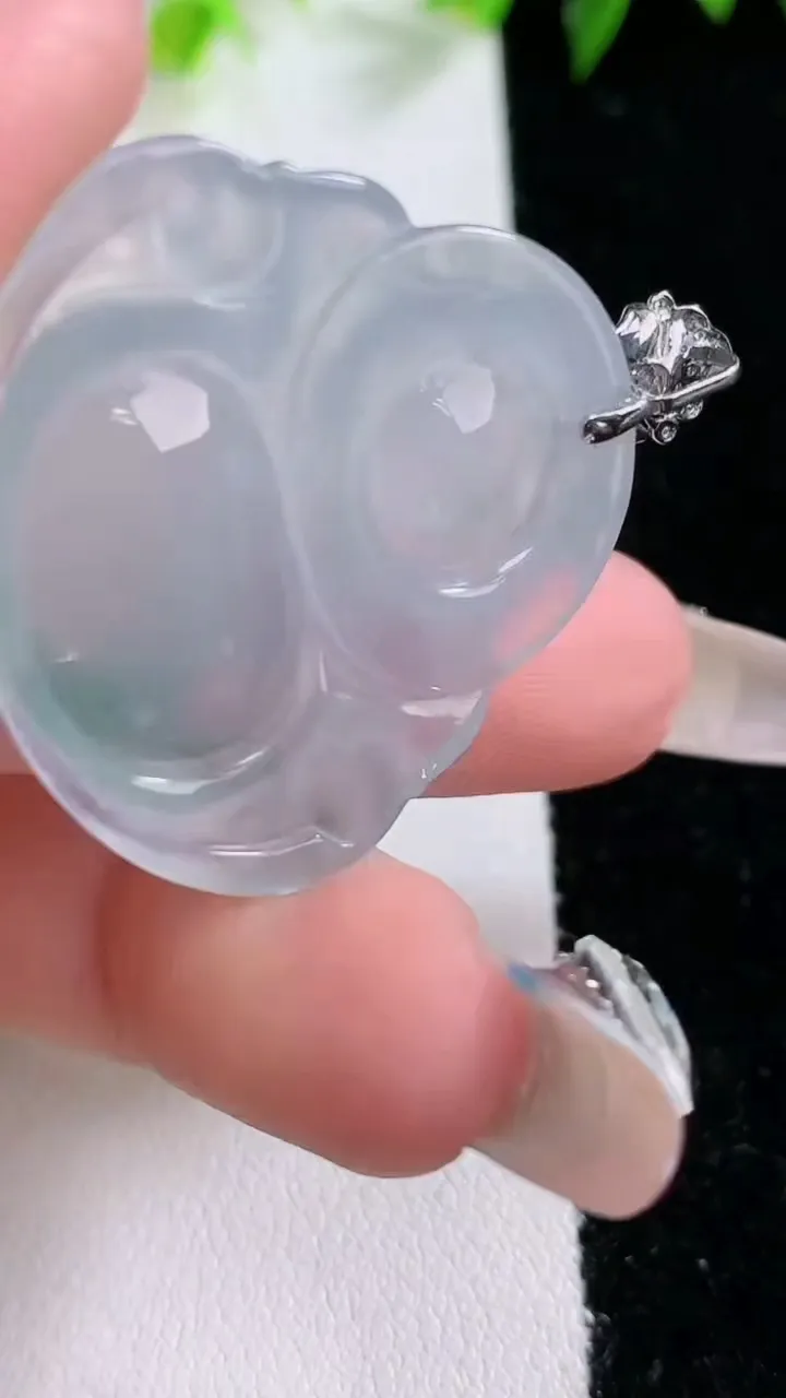 天然A货翡翠种飘花佛公吊坠，尺寸30-33.6-6，重量:9.80g
1月31日