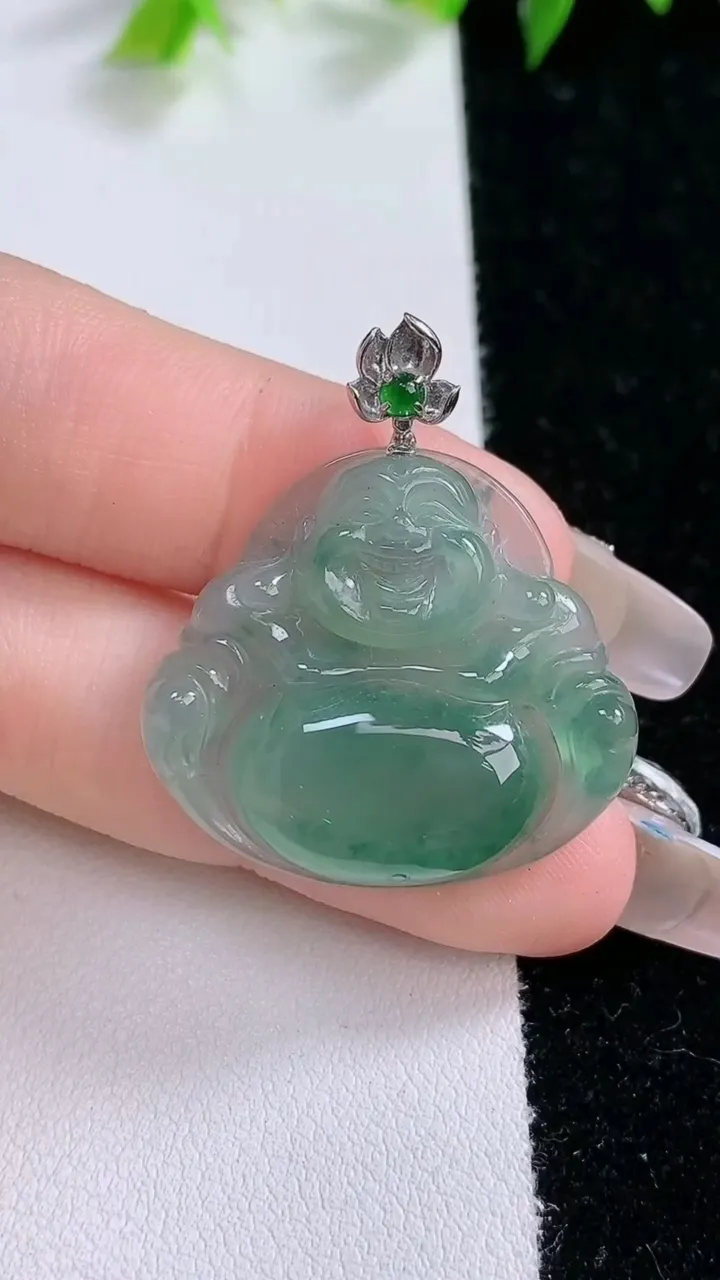天然A货翡翠佛公吊坠，尺寸26.5-29.3-5.7，重量:7.10g
1月31日