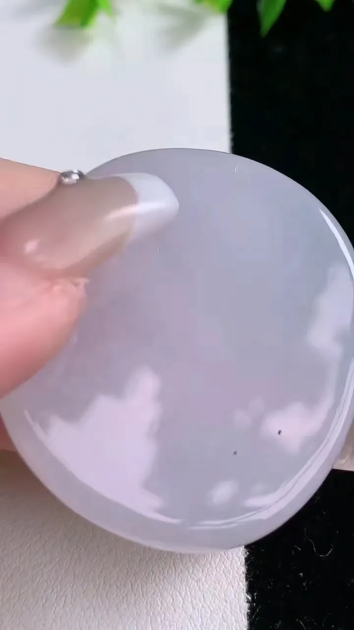 天然A货翡翠无相佛吊坠，尺寸45.5-40-6.1，重:28.55g
1月31日