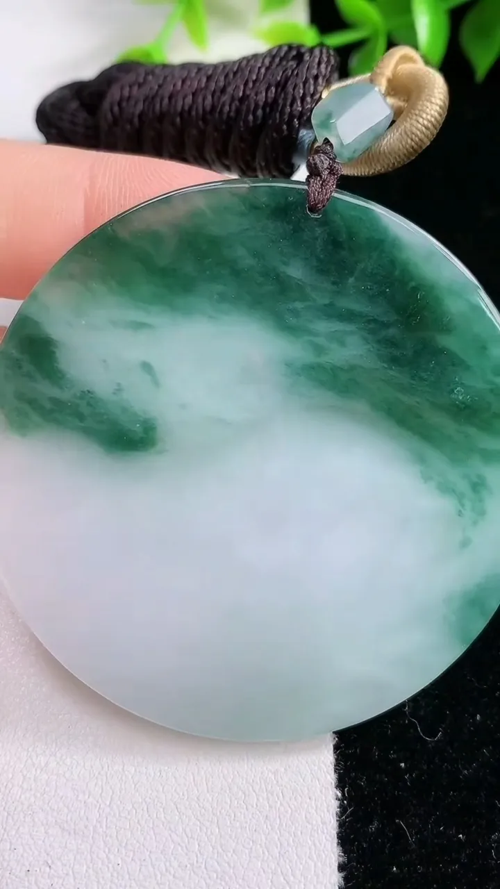 天然A货翡翠牌吊坠，尺寸54-6，重:41.40g
1月31日