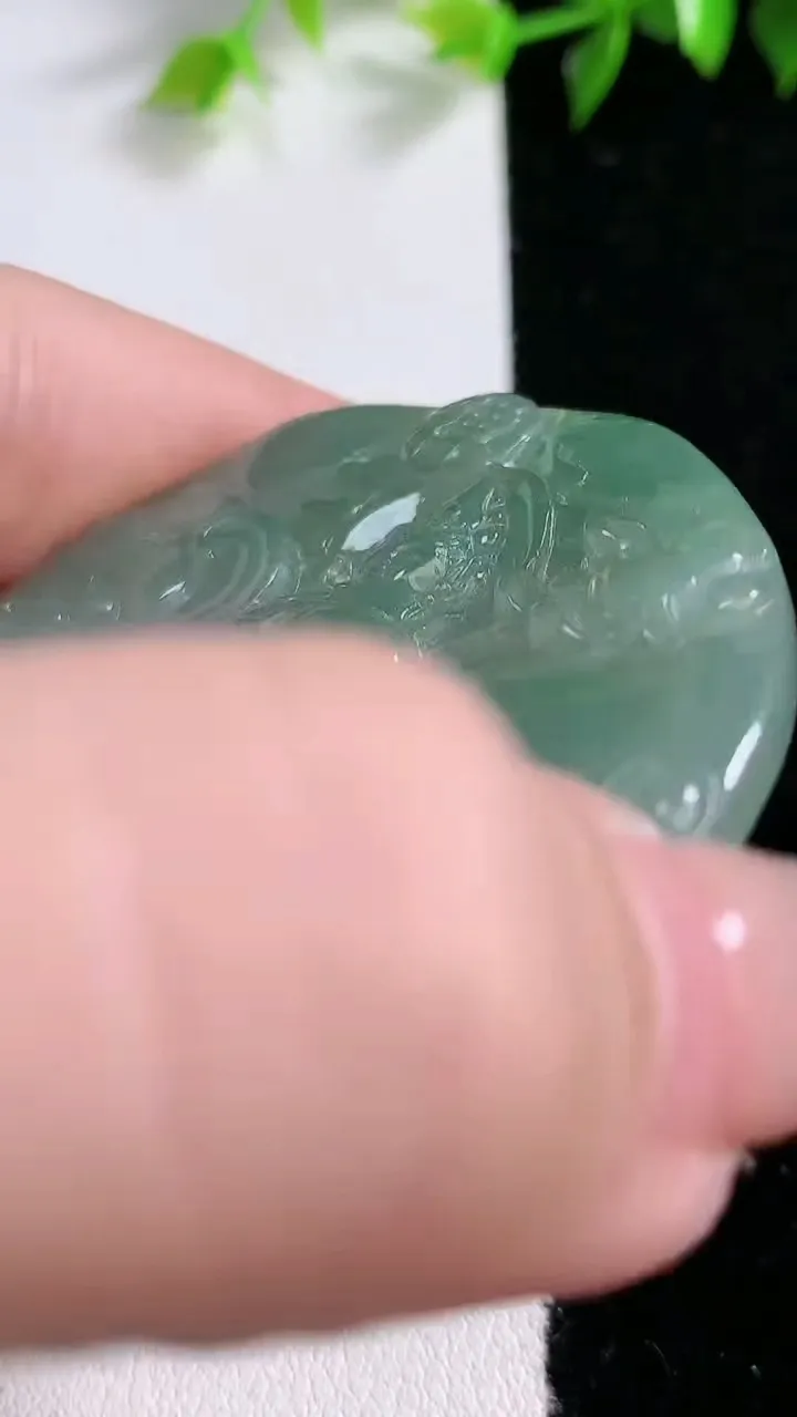 天然A货翡翠观音菩萨吊坠，尺寸51-4.9，重:25.59g
1月31日