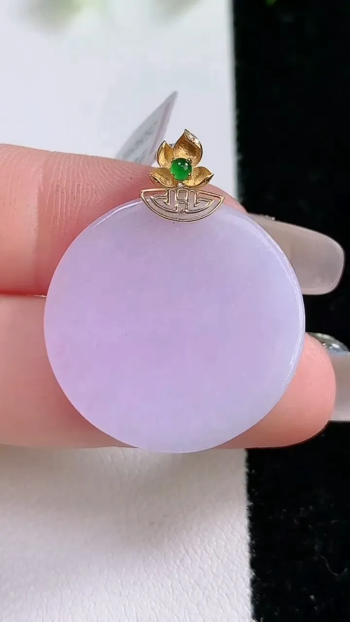 天然A货翡翠18K金紫罗兰无事牌吊坠，尺寸31.7-25.2-3.8，重:6.59g
1月31日