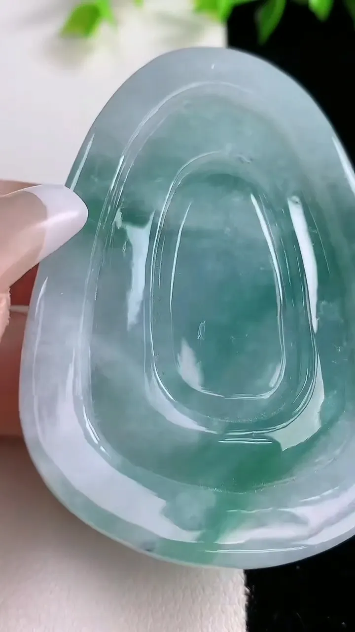 天然A货翡翠龙牌吊坠，尺寸61.6-44.4-16.1，重:65.14g
1月31日