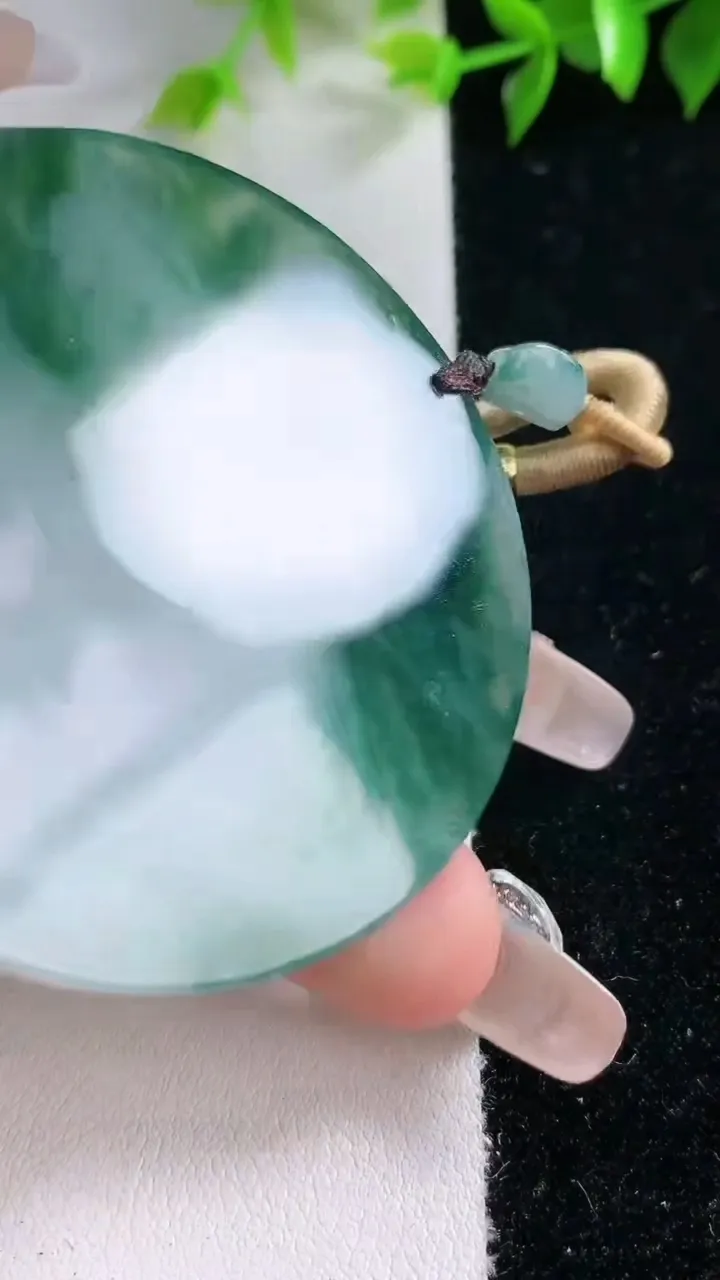 天然A货翡翠牌吊坠，尺寸54-6，重:41.40g
1月31日