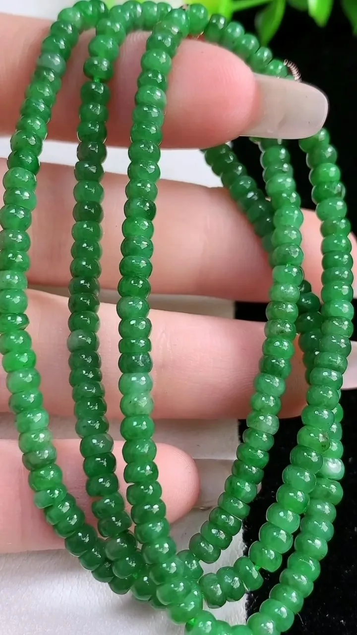 天然A货翡翠算盘珠项链，尺寸4，重:18.80g1月31日
工厂直销收藏佳品,种好水足，色泽均匀，有种有色，上手高大气！