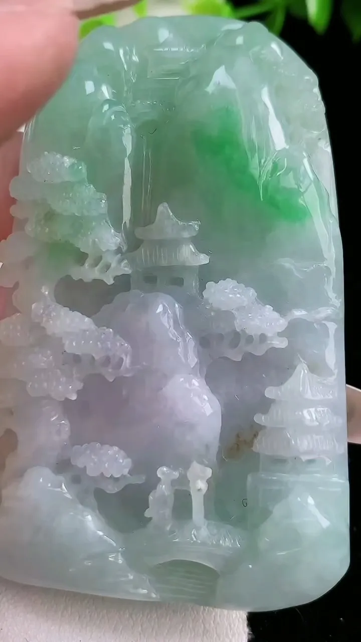 天然A货翡翠山水牌吊坠，尺寸70.7-44.6-13，重:91.23g
1月31日