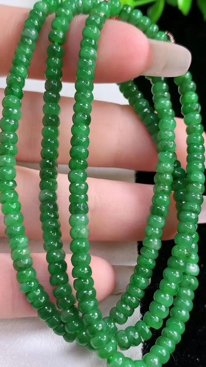 天然A货翡翠算盘珠项链，尺寸4，重:18.80g1月31日
工厂直销收藏佳品,种好水足，色泽均匀，有