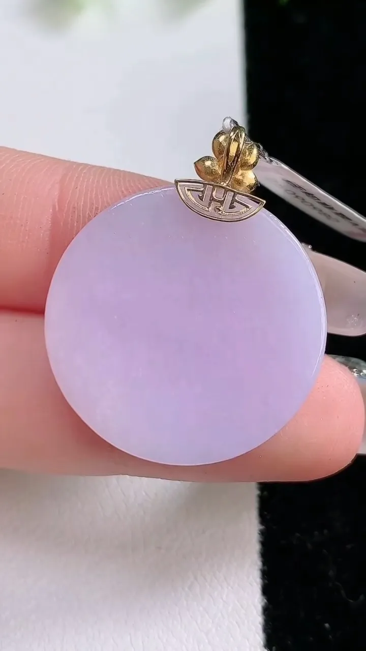 天然A货翡翠18K金紫罗兰无事牌吊坠，尺寸31.7-25.2-3.8，重:6.59g
1月31日