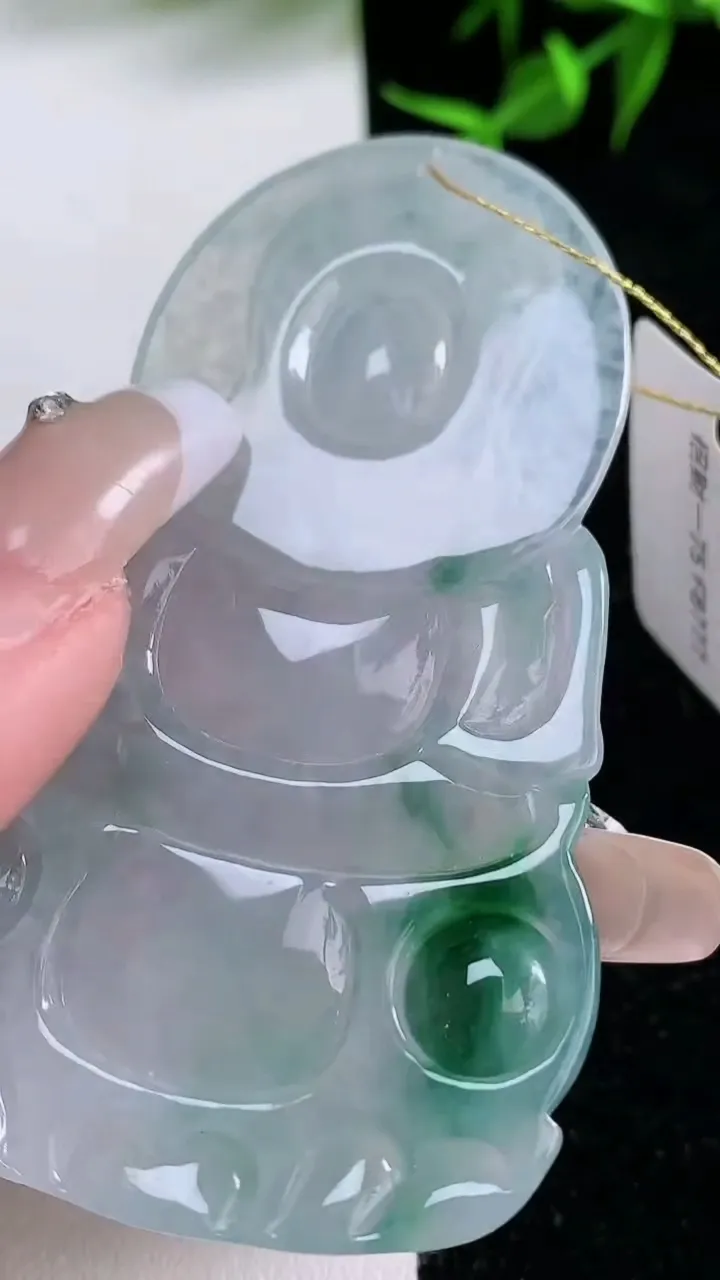 天然A货翡翠种飘花观音菩萨吊坠，尺寸67.2-41-5.3，重量:29.65g
1月31日