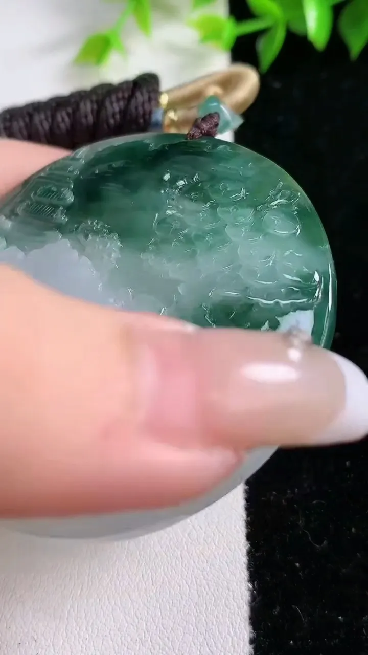 天然A货翡翠牌吊坠，尺寸54-6，重:41.40g
1月31日