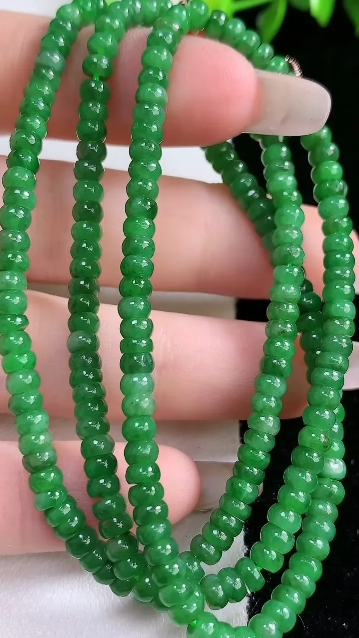 天然A货翡翠算盘珠项链，尺寸4，重:18.80g1月31日
工厂直销收藏佳品,种好水足，色泽均匀，有种有色，上手高大气！