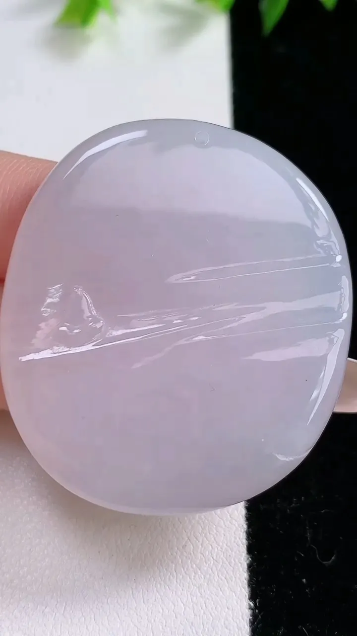 天然A货翡翠无相佛吊坠，尺寸45.5-40-6.1，重:28.55g
1月31日