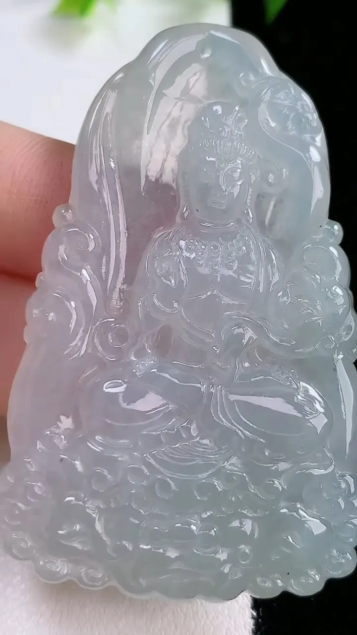 天然A货翡翠白冰大势至观音菩萨吊坠，尺寸61.4-38.8-5.9，重:26.48g
1月31日