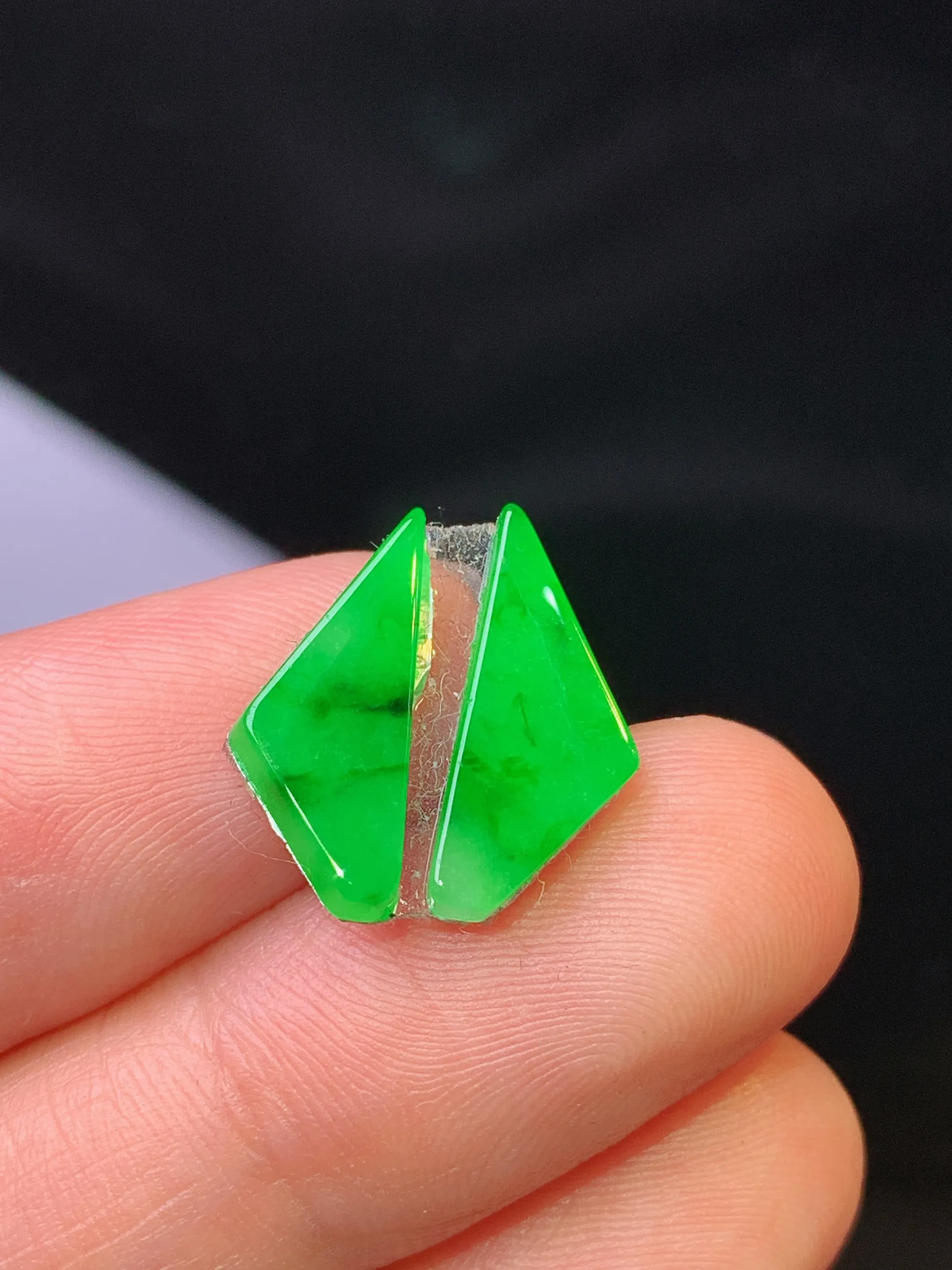 镶嵌款 翠绿方形一对 玉质细腻 色泽清新艳丽 整体尺寸16.8*6.5*2.3