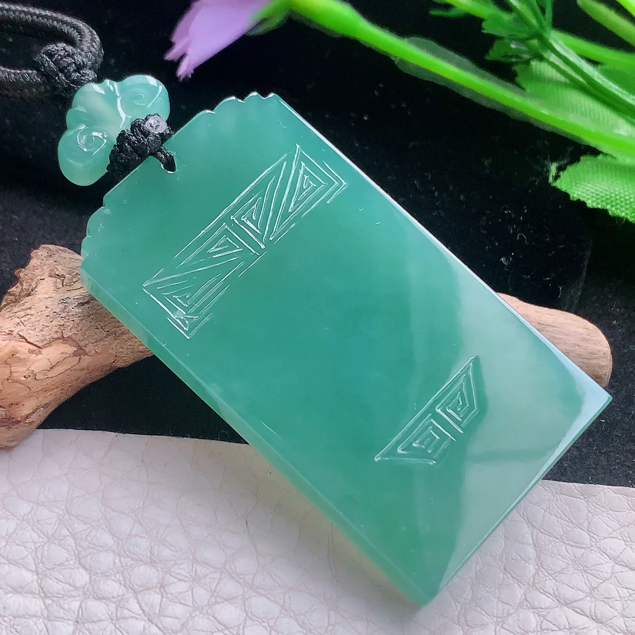 yl实拍55*30.8*5.8缅甸翡翠怀古雕冰蓝无事牌 素面牌玉项坠 玉挂件