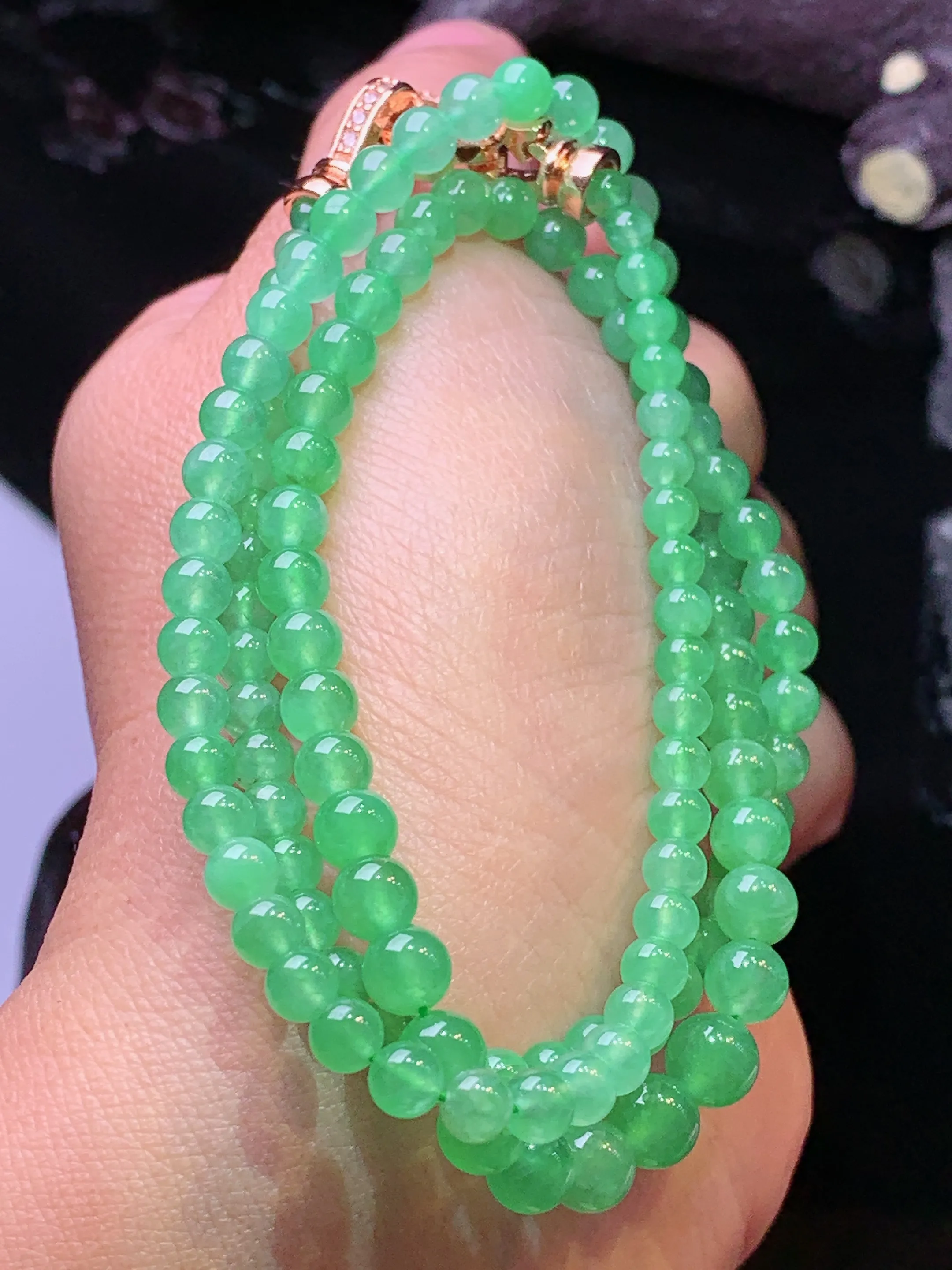 冰种翠绿圆珠项链 玉质细腻 色泽清新艳丽 整体尺寸5.8