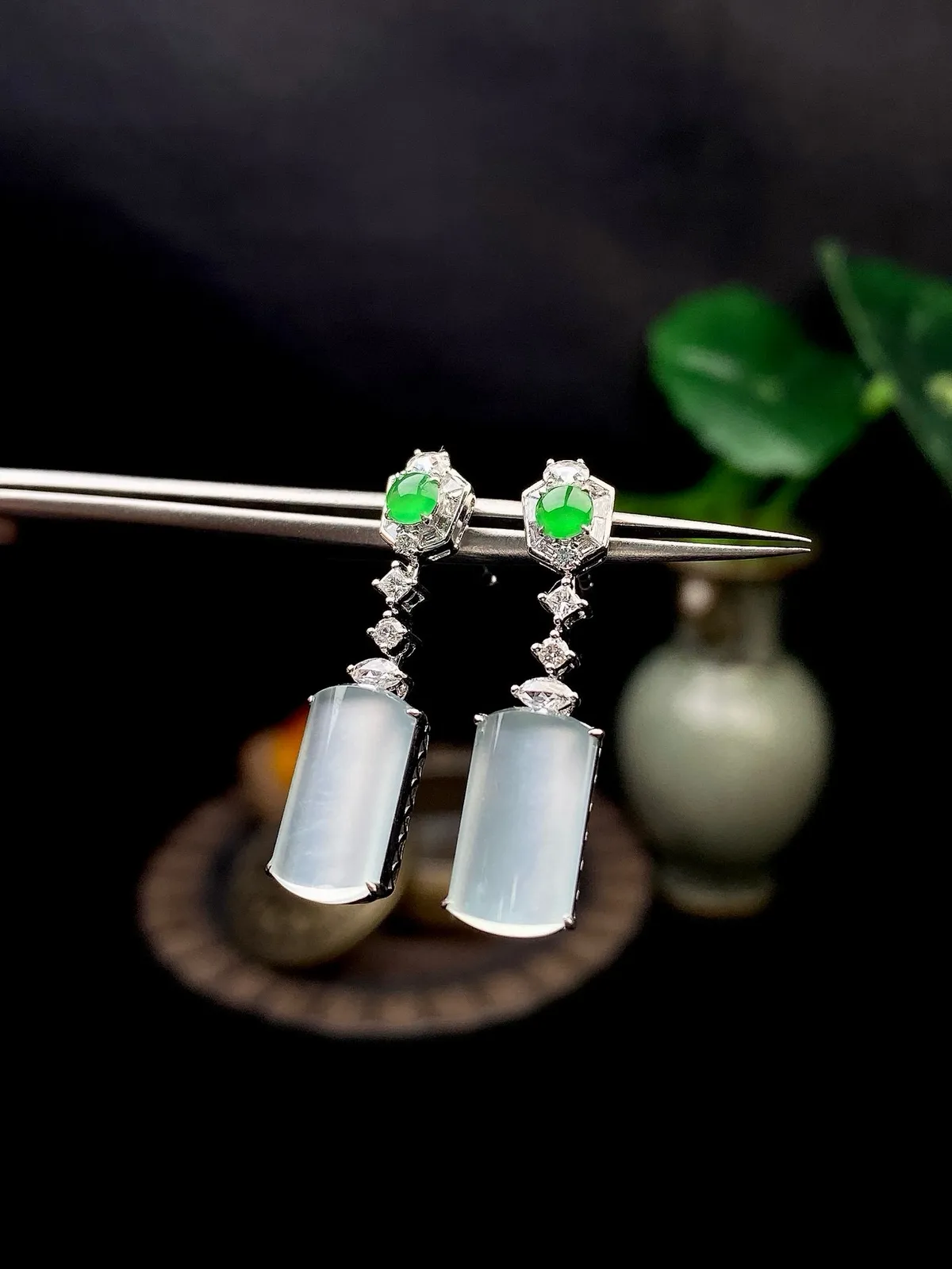 【冰种无事牌耳坠】质地细润，起刚起荧光，18K金钻镶嵌，裸石尺寸12.2*6.8*2.6毫米