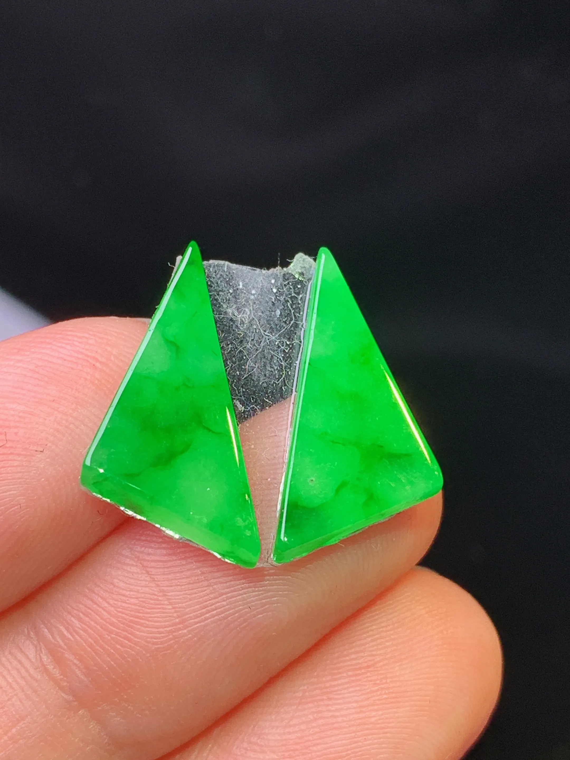 镶嵌款 翠绿方形一对 玉质细腻 色泽清新艳丽 整体尺寸18.7*9*2.6