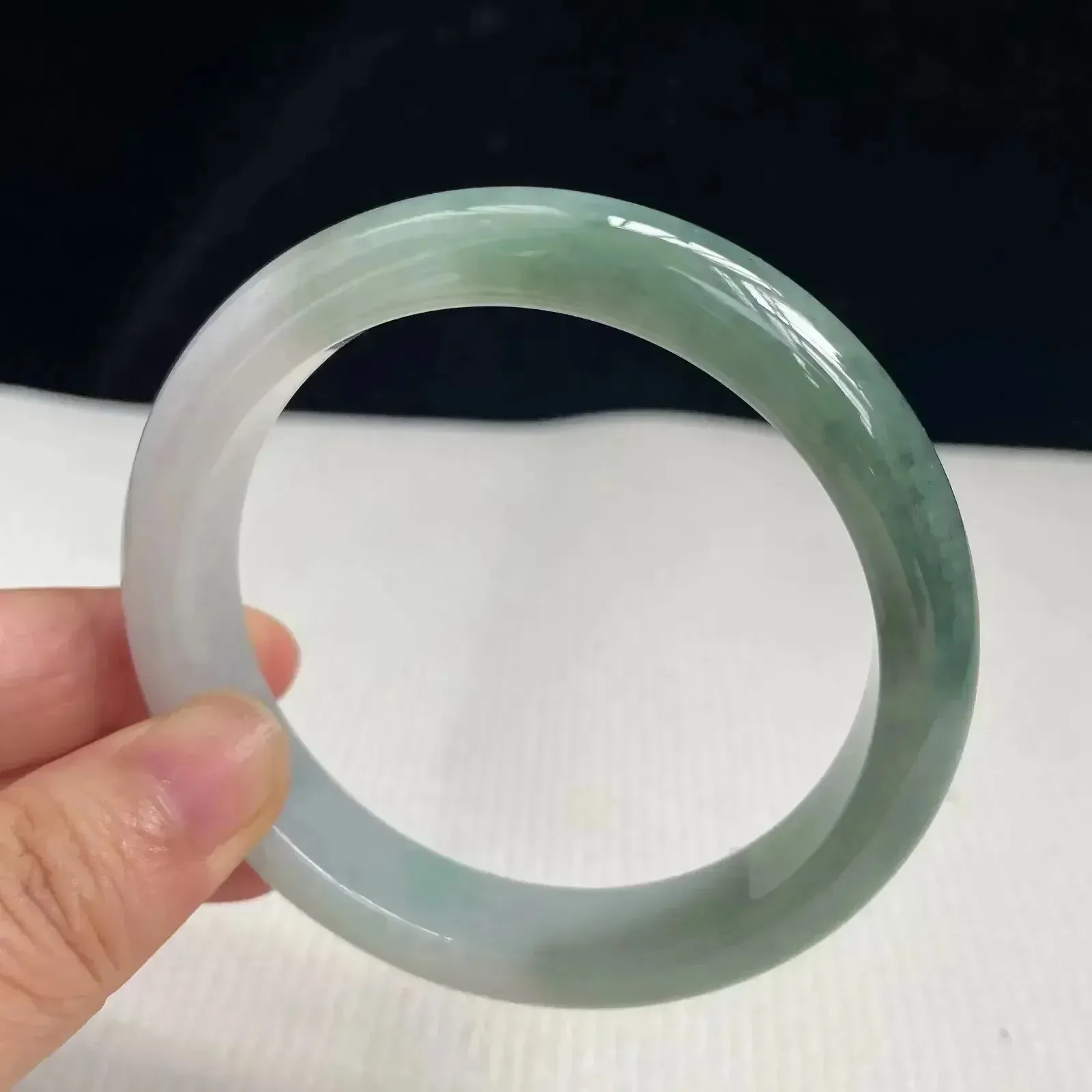 58.7圈口天然翡翠飘绿好种水正圈手镯56.76 克