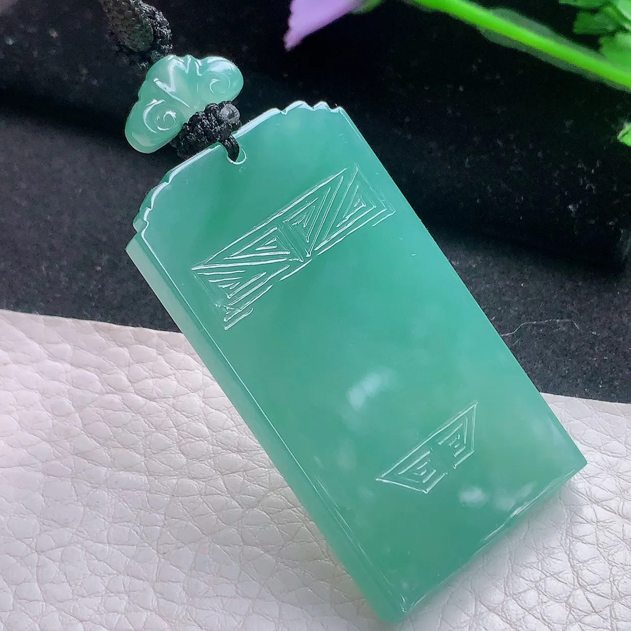 yl实拍55*30.8*5.8缅甸翡翠怀古雕冰蓝无事牌 素面牌玉项坠 玉挂件