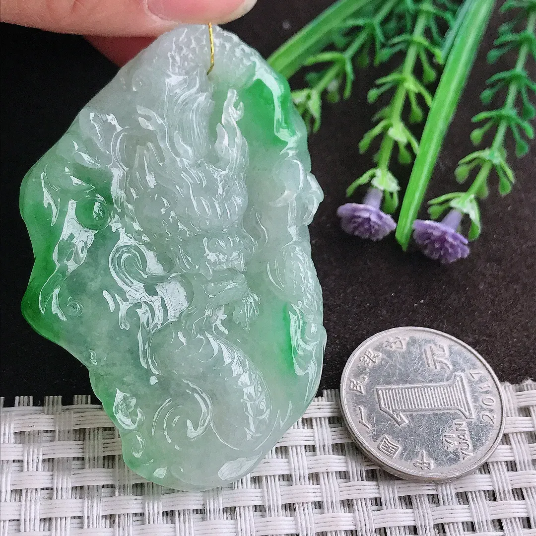 实拍A货翡翠66/42/10.8老坑冰胶水灵飘阳绿龙牌吊坠翡翠挂件